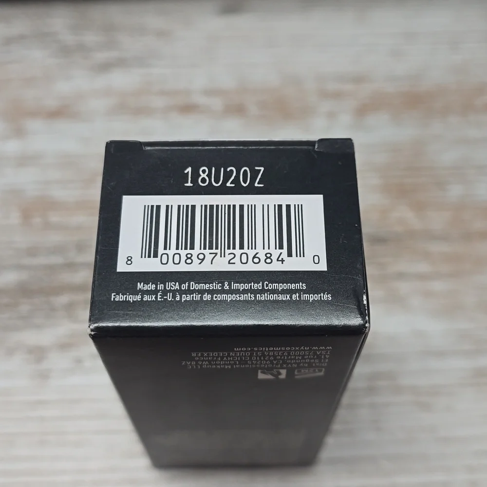 NYX Total Control Pro Foundation - Light